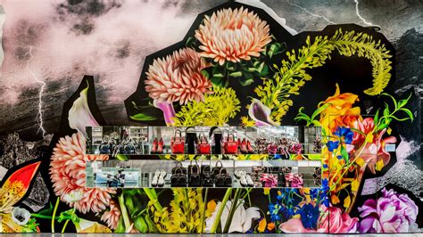 “Florification”: the new wallpaper of Prada Epicenter in 